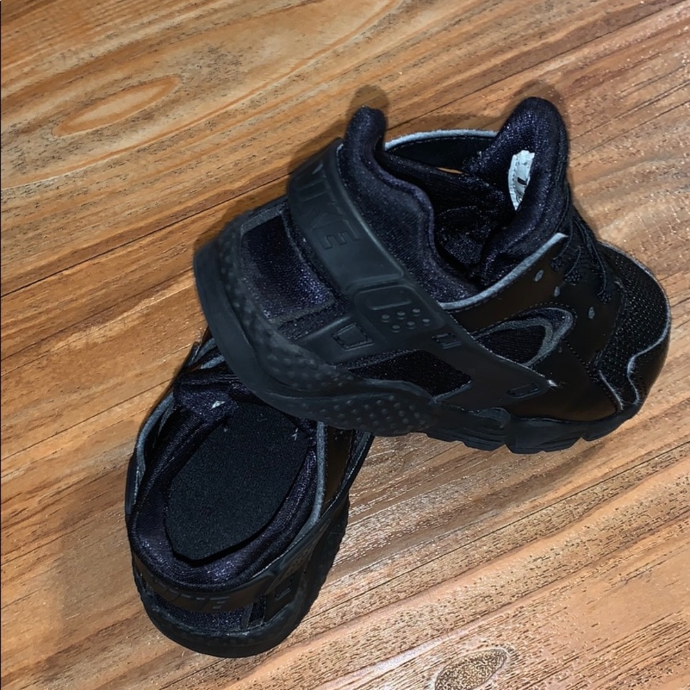 Toddler boys Nike Hirachi tennis shoes